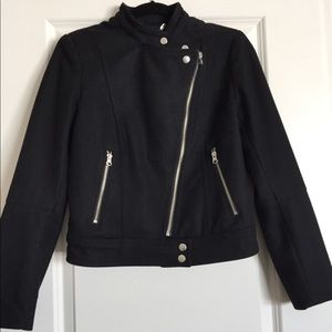 Short moto black wool jacket. H&M. Size M.